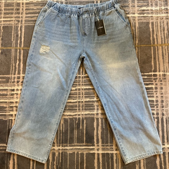 Flamingo Denim - Flamingo Women's Light Blue Cropped Jeans, oversized, boho-esque.